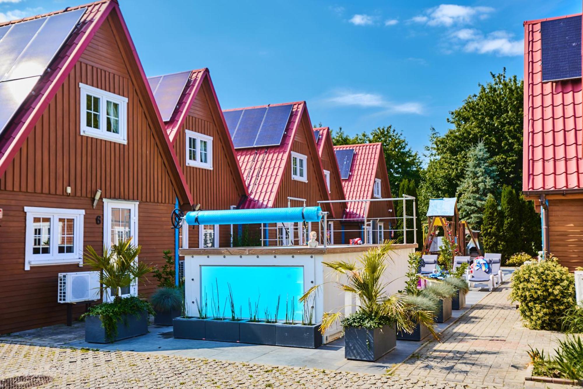 Kompleks Wypoczynkowy Pomerania Z Podgrzewanym Basenem 30 Metrow Do Morza レバル エクステリア 写真